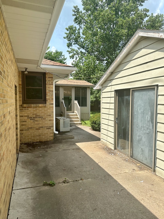 207 Dodge Ave, Danville, IL 61832 - view of patio with entry steps