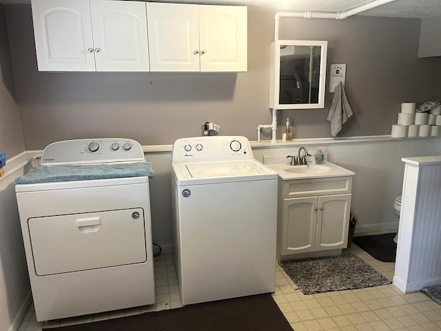 1620 S 5th Ave, Kankakee, IL 60901 - laundry area featuring independent washer and dryer and wainscoting