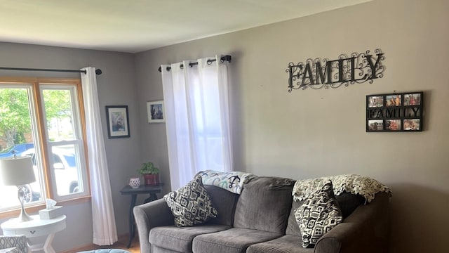 1620 S 5th Ave, Kankakee, IL 60901 - living room featuring baseboards