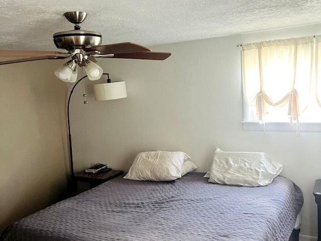 1620 S 5th Ave, Kankakee, IL 60901 - bedroom featuring a textured ceiling and a ceiling fan