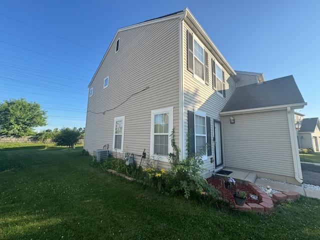 923 E Savannah Dr, Romeoville, IL 60446 - rear view of house with a yard