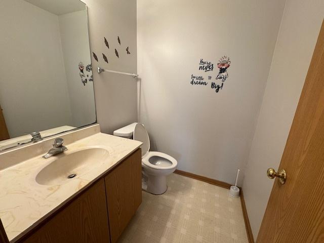 923 E Savannah Dr, Romeoville, IL 60446 - half bath featuring toilet and vanity