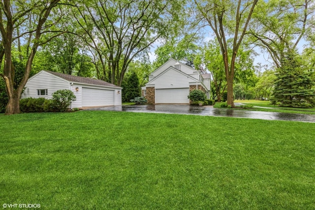 1076 Old Barn Ln, Lake Forest, IL 60045 - view of grassy yard with a garage and view of wooded area