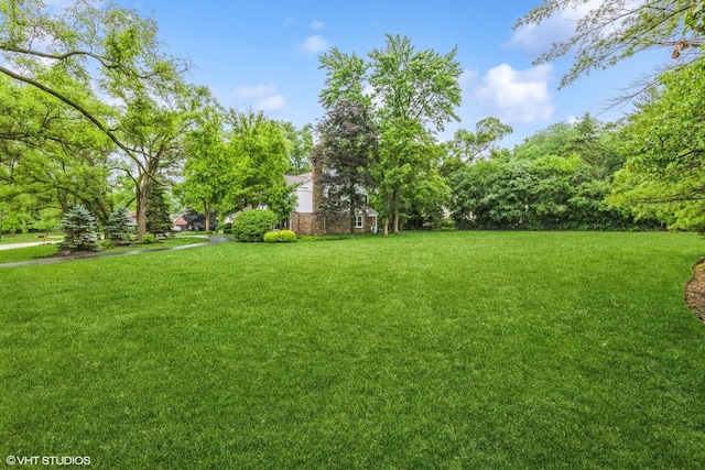 1076 Old Barn Ln, Lake Forest, IL 60045 - view of grassy yard