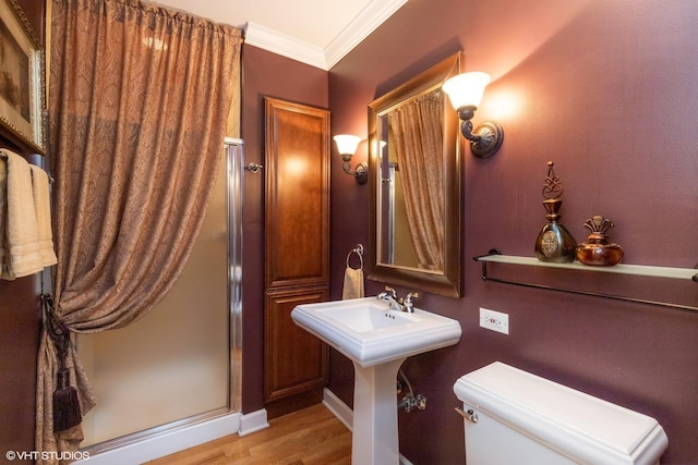1076 Old Barn Ln, Lake Forest, IL 60045 - bathroom featuring ornamental molding, a stall shower, and wood finished floors