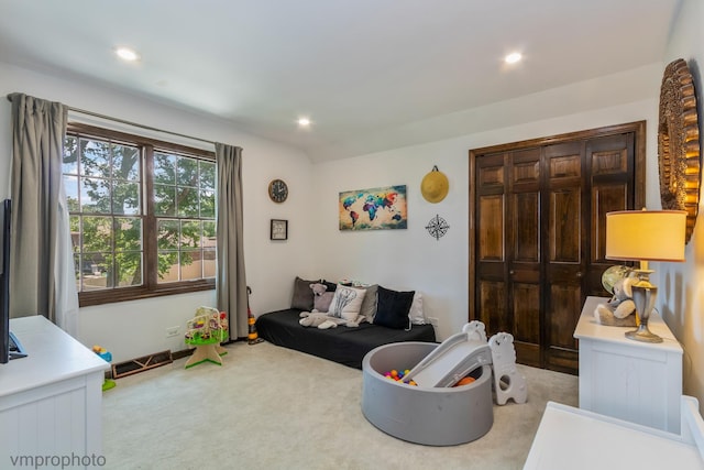 1148 N Anvil Ct, Addison, IL 60101 - carpeted living area with recessed lighting
