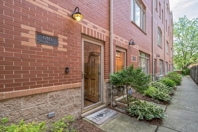 641 S Maple Ave Unit I, Oak Park, IL 60304 - doorway to property with brick siding