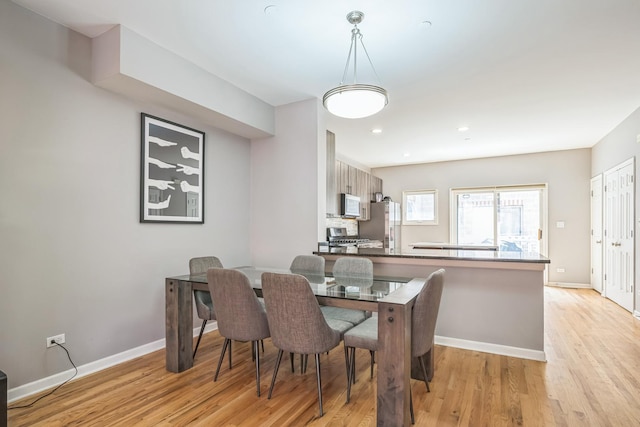 641 S Maple Ave Unit I, Oak Park, IL 60304 - dining room featuring light wood-style flooring and recessed lighting