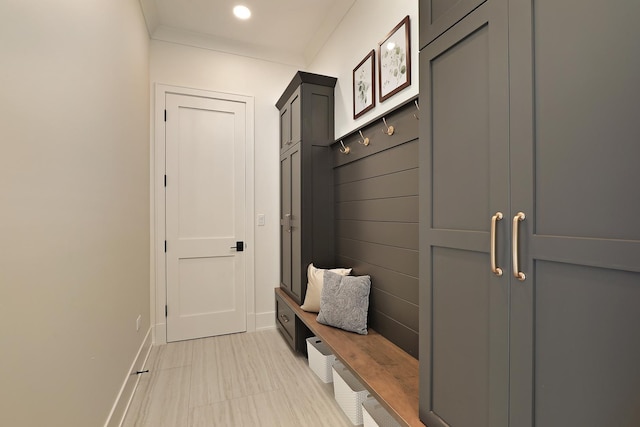 1947 Summerton Pl, Northbrook, IL 60062 - mudroom featuring baseboards and recessed lighting