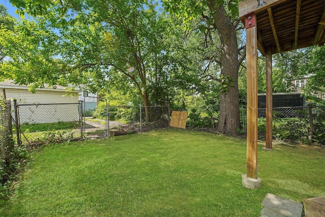 7548 S Harvard Ave, Chicago, IL 60620 - view of yard featuring a gate