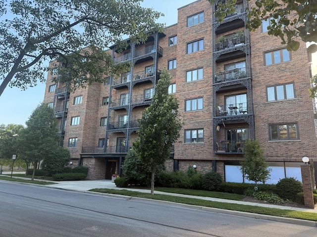 414 Clinton Pl Unit 302, River Forest, IL 60305 - photo 1
