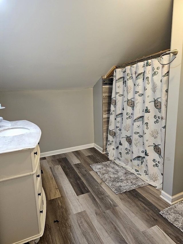 121 N Governor St, Sycamore, IL 60178 - full bath featuring wood finished floors, vanity, vaulted ceiling, and a shower with curtain
