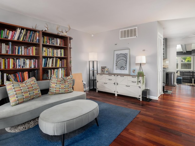 655 Charing Cross Rd, Elk Grove Village, IL 60007 - living room featuring wood finished floors and baseboards