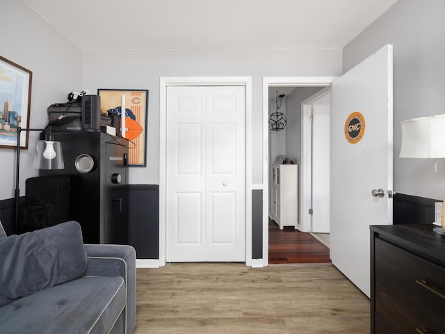 655 Charing Cross Rd, Elk Grove Village, IL 60007 - living area featuring light wood finished floors