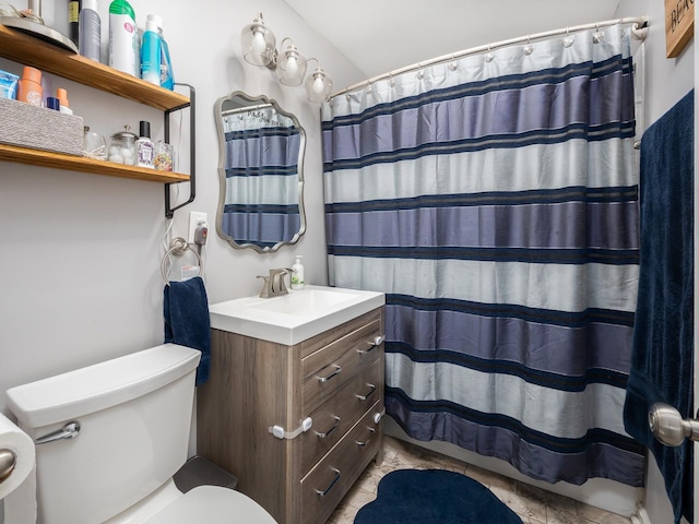 655 Charing Cross Rd, Elk Grove Village, IL 60007 - full bath featuring vanity and curtained shower