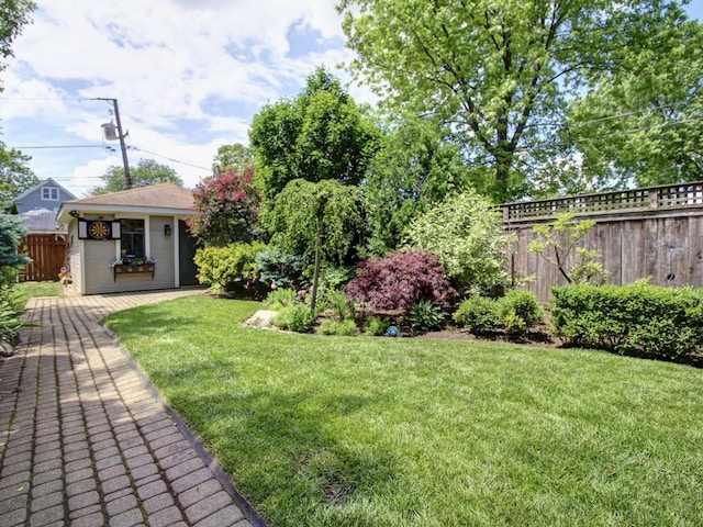 415 N Taylor Ave, Oak Park, IL 60302 - view of yard featuring an outdoor structure