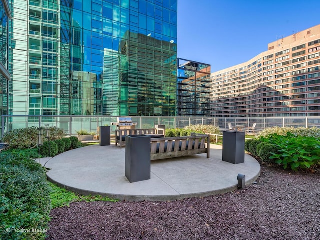 240 E Illinois St Unit 1002, Chicago, IL 60611 - view of home's community with a patio area