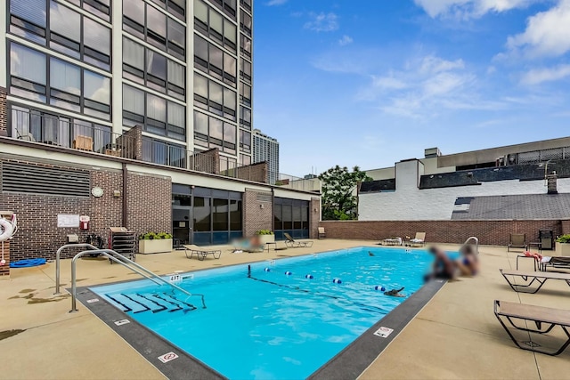 1636 N Wells St Unit 3007, Chicago, IL 60614 - community pool with a patio