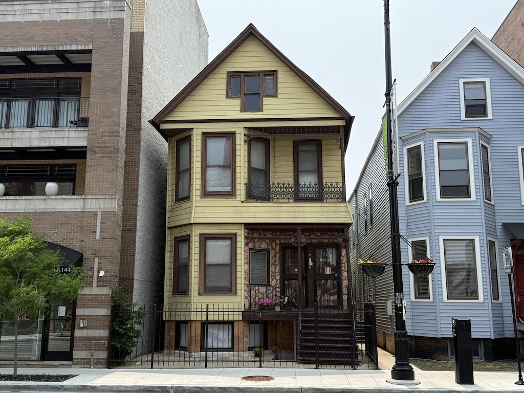 1427 W Belmont Ave, Chicago, IL 60657 - photo 1