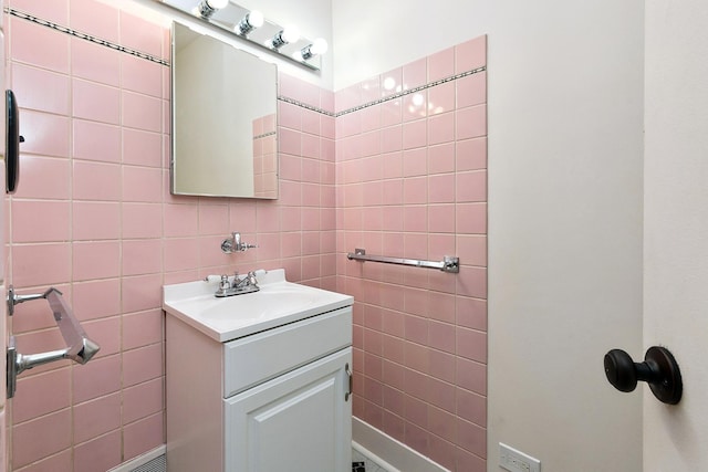 2125 Collett Ln, Flossmoor, IL 60422 - bathroom featuring vanity and tile walls
