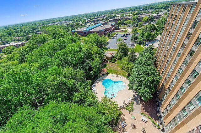 1 Renaissance Pl Unit 1212, Palatine, IL 60067 - bird's eye view of a pool