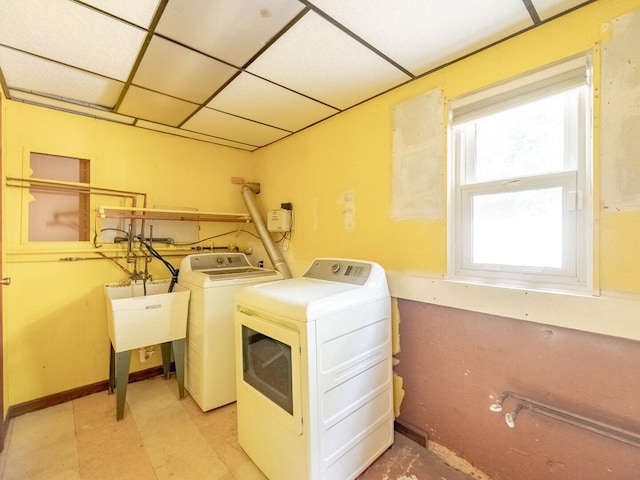824 E 193rd Pl, Glenwood, IL 60425 - laundry room with independent washer and dryer and baseboards