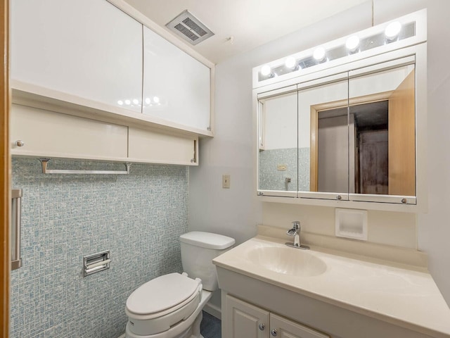 824 E 193rd Pl, Glenwood, IL 60425 - bathroom with vanity and toilet