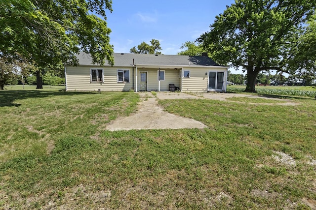 2489 E US Highway 52, Donovan, IL 60931 - back of property with a yard
