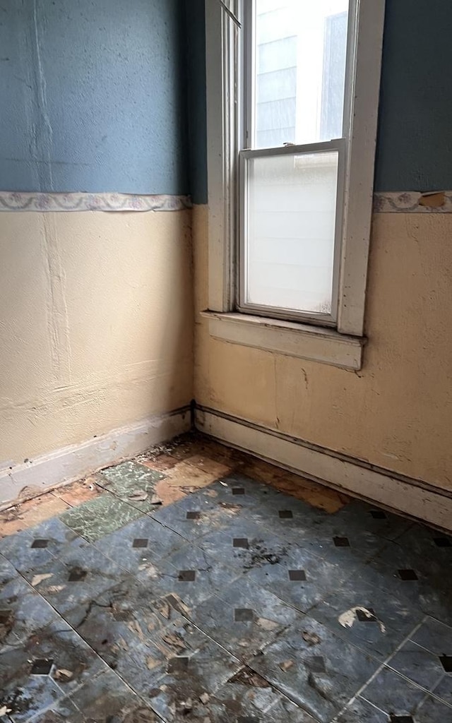 9036 S Houston Ave, Chicago, IL 60617 - view of empty room