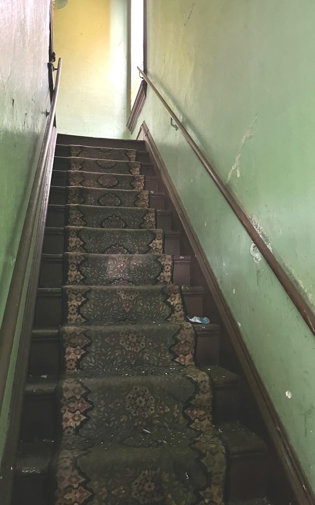 9036 S Houston Ave, Chicago, IL 60617 - view of staircase