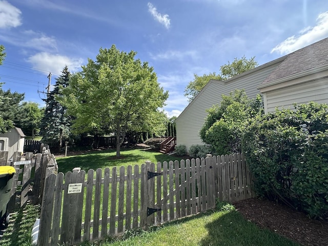 4075 Peartree Dr, Lake In The Hills, IL 60156 - fenced backyard with a gate