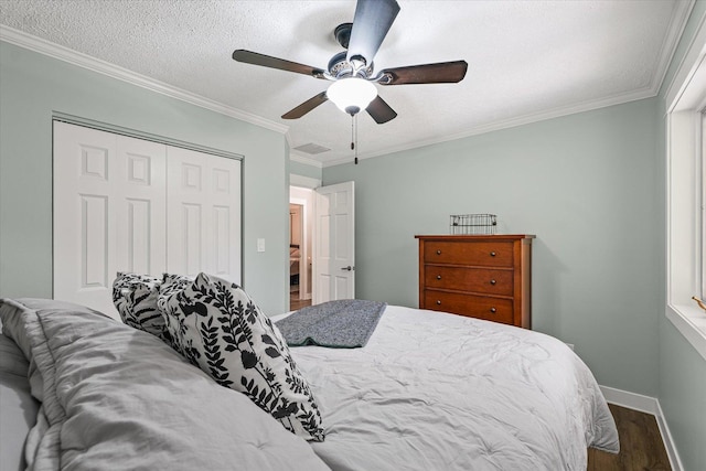2911 E Oaks Rd N, Urbana, IL 61802 - bedroom with dark wood-type flooring, a closet, crown molding, a textured ceiling, and ceiling fan
