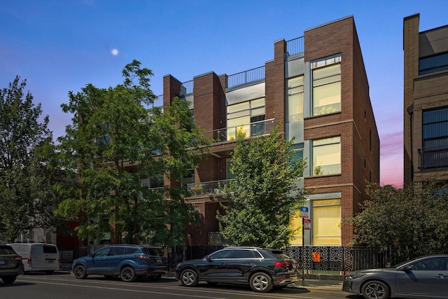 2140 W Armitage Ave Unit 3W, Chicago, IL 60647 - view of property at dusk