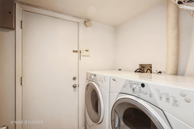 276 Greensboro Ct, Elk Grove Village, IL 60007 - laundry area featuring washer and clothes dryer