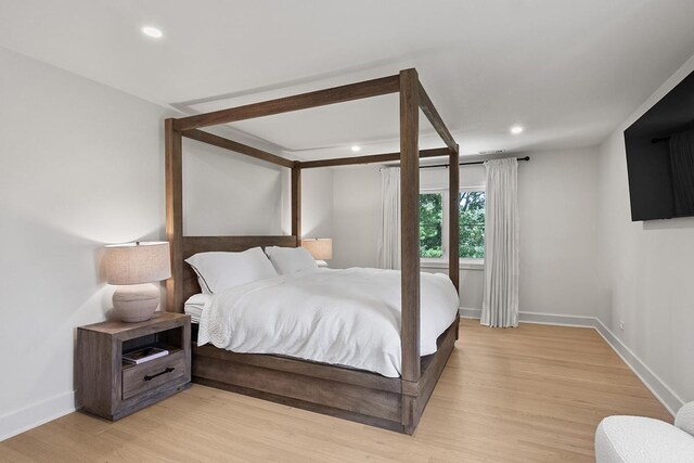 692 S Waukegan Rd, Lake Forest, IL 60045 - bedroom with light wood-style floors and recessed lighting