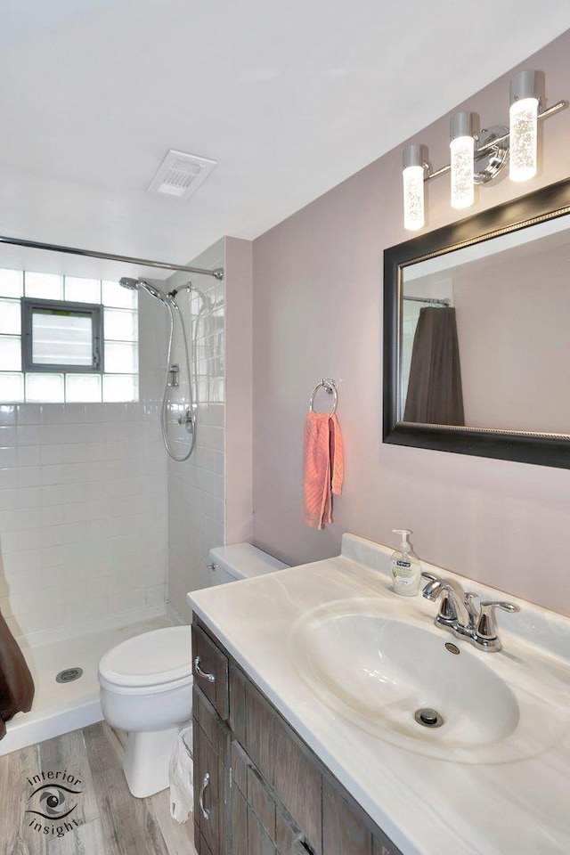 14332 S W Glen Dr, Homer Glen, IL 60491 - bathroom with tiled shower, vanity, and wood finished floors
