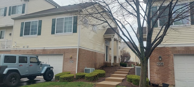 1710 Dogwood Ln, Hanover Park, IL 60133 - photo 2