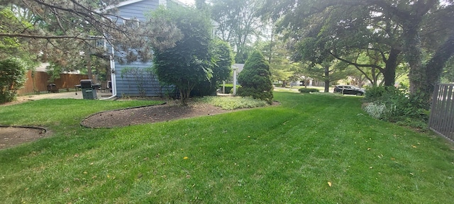 501 Hemlock Ln, Libertyville, IL 60048 - view of yard
