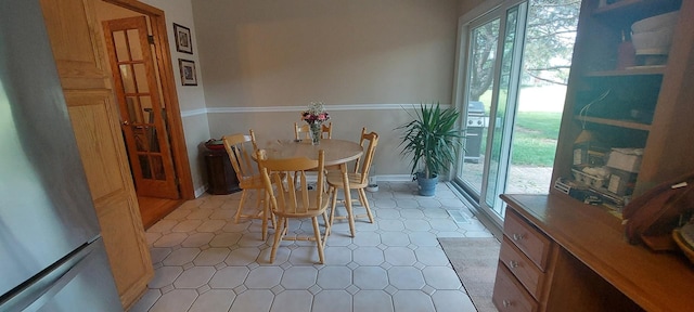 501 Hemlock Ln, Libertyville, IL 60048 - dining area with baseboards and light tile patterned flooring