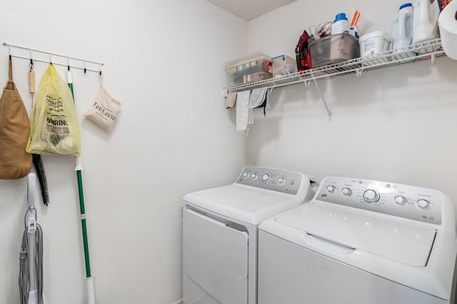 15135 W Quincy Cir, Manhattan, IL 60442 - laundry area featuring washing machine and clothes dryer