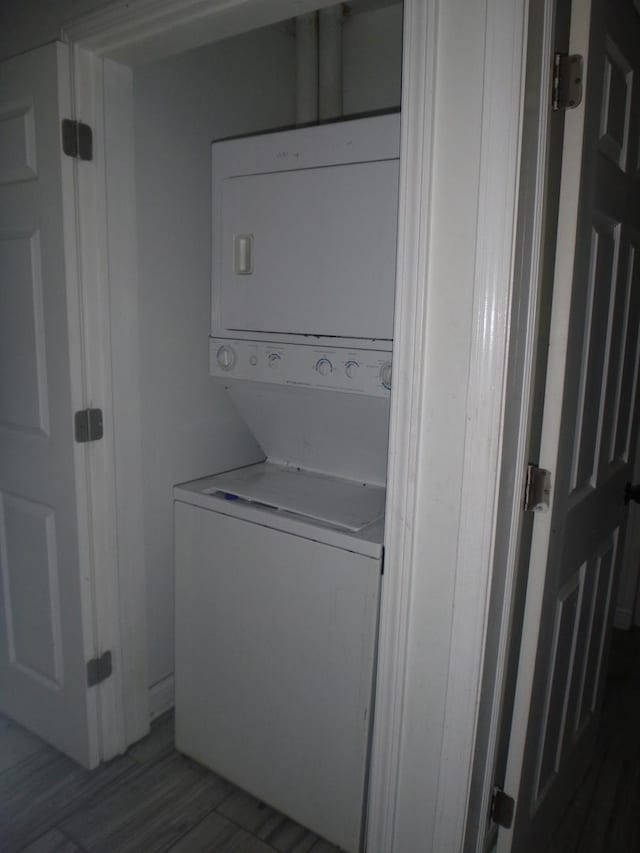 1528 S Spaulding Ave, Chicago, IL 60623 - washroom with stacked washer and clothes dryer
