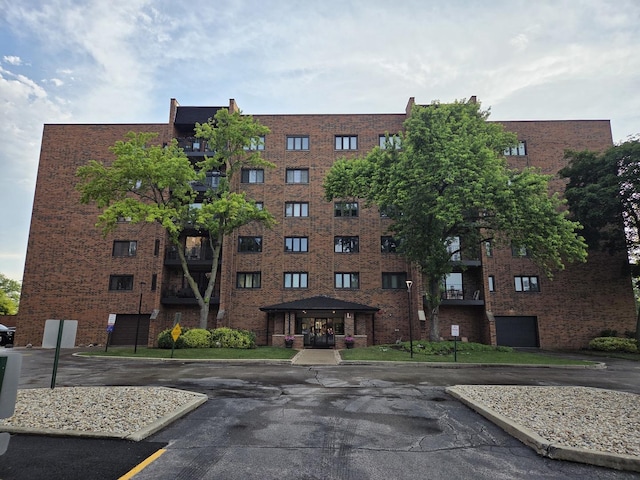 9386 Landings Ln Unit 306, Des Plaines, IL 60016 - view of apartment building / complex