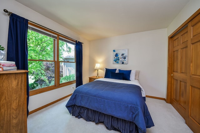 2845 Kendridge Ln, Aurora, IL 60502 - carpeted bedroom featuring baseboards