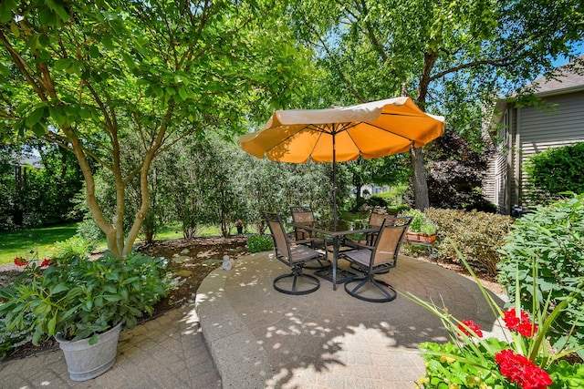 2845 Kendridge Ln, Aurora, IL 60502 - view of patio / terrace featuring outdoor dining area
