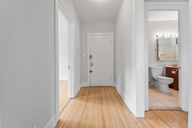 5455 S Ingleside Ave Unit 3E, Chicago, IL 60615 - hallway with light wood-style floors