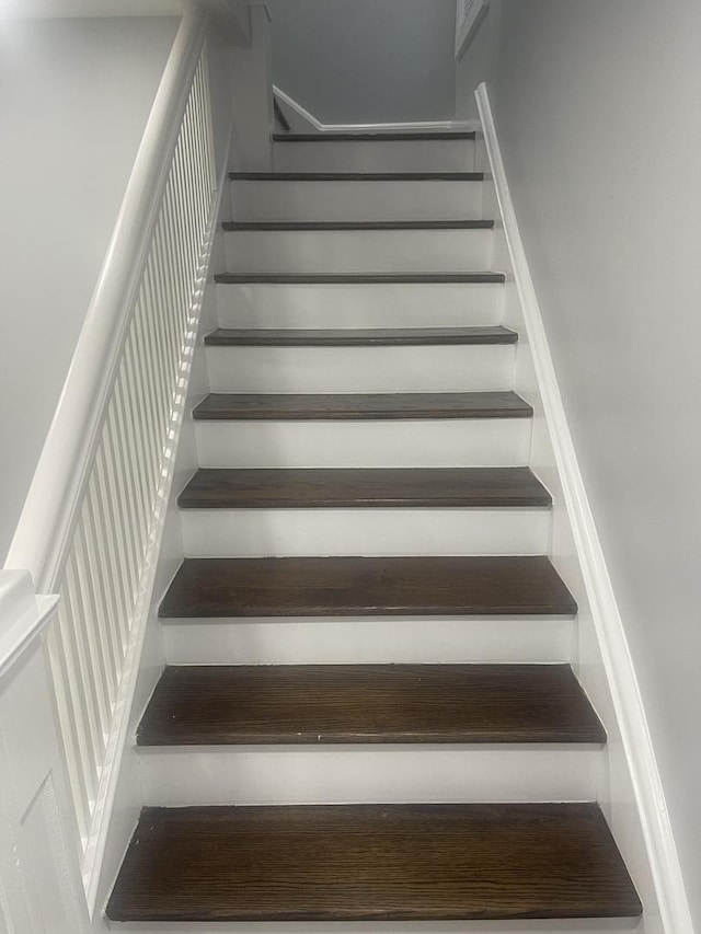 48 E 154th St, Harvey, IL 60426 - view of stairway