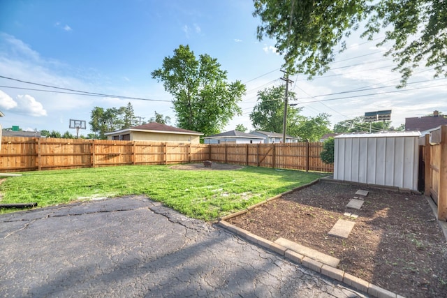 1617 Oakland Ave, Crest Hill, IL 60403 - fenced backyard featuring a patio