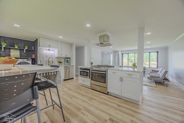 631 W Weathersfield Way, Schaumburg, IL 60193