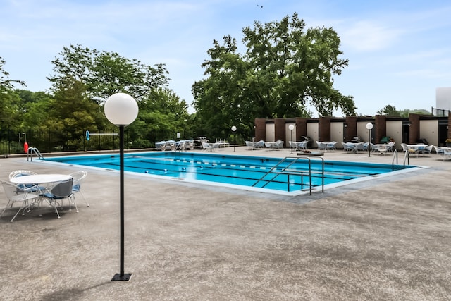 5455 N Sheridan Rd Unit 3203, Chicago, IL 60640 - community pool with a patio