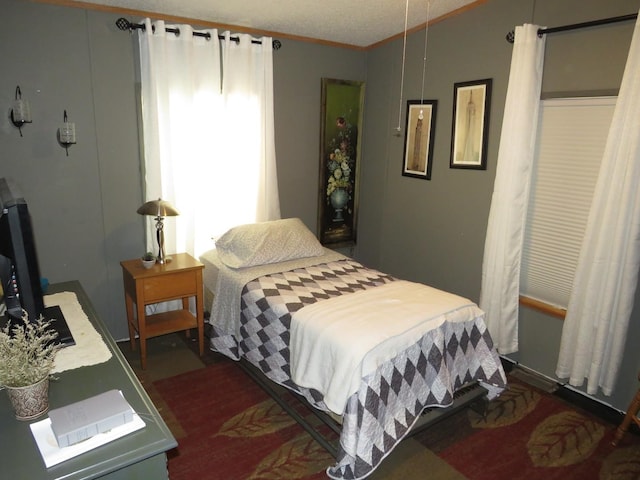 510 7th St, Mazon, IL 60444 - bedroom featuring vaulted ceiling